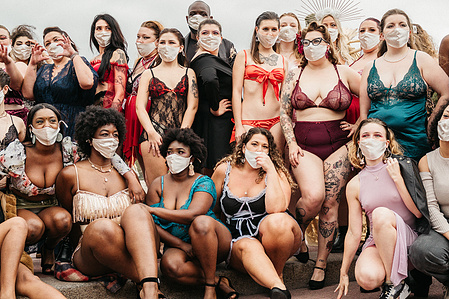 Défilé The All Sizes Catwalk esplanade du Trocadéro à Paris en septembre 2020