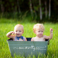 Portrait session of twins Danaris and Adonis on the first birthday for a cake smash