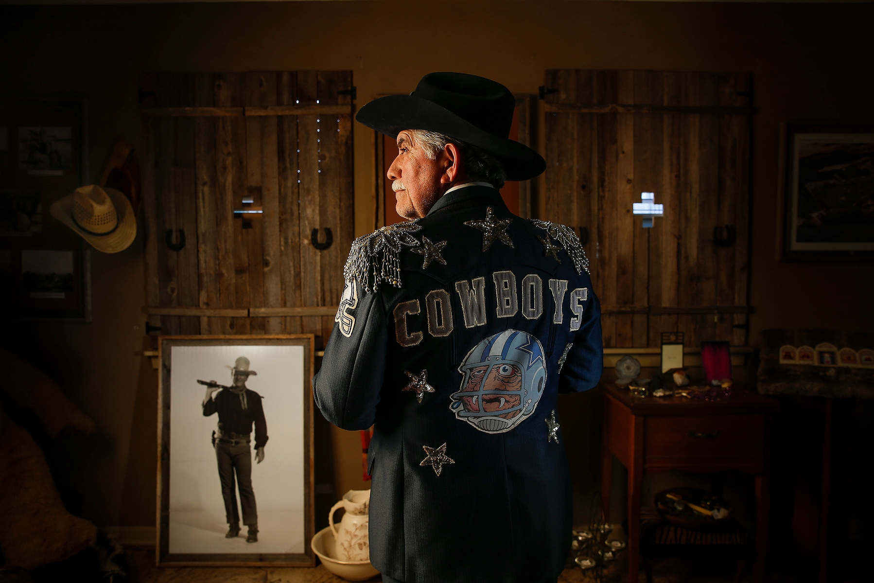 With years of experience antagonizing Houston football fans, Cowboy Bill Lamza is cheering on Dallas in the playoffs in hopes they make it to Super Bowl LI Wednesday, Jan. 11, 2017 in Hempstead.