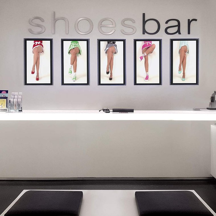 Mary Sue, art, Shoes Bar, Nantes, magasin de chaussure, boutique concept, basic instinct, social instinct, publicité, artiste femme, féminisme, vidéo installation, vidéo, oeuvre d'art en boutique, official website, themarysueproject