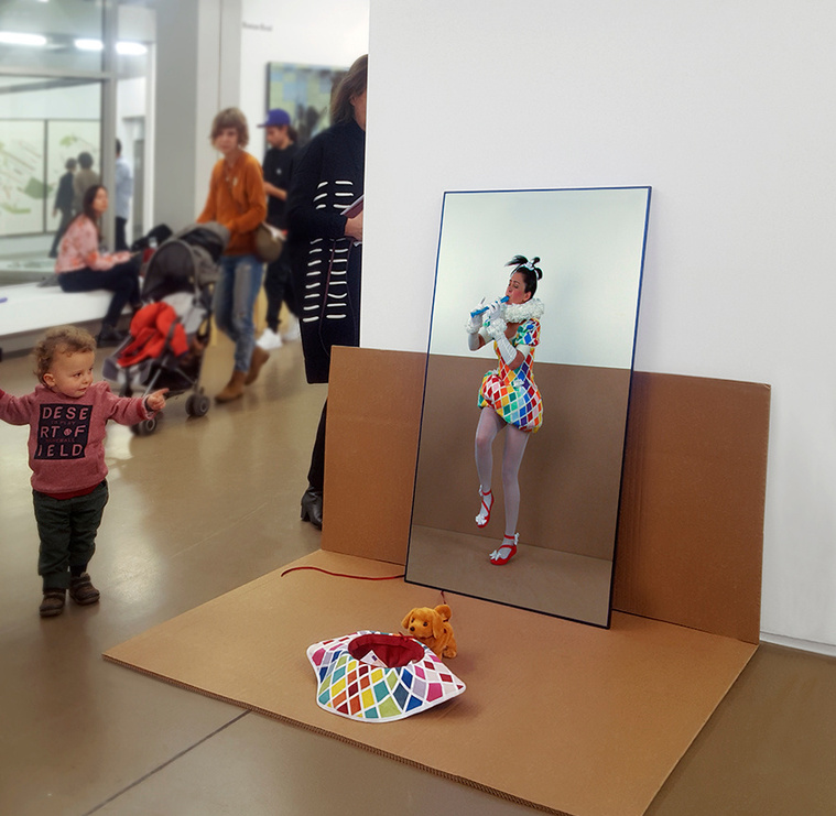 Mary Sue art, société du spectacle, guy debord, artist and art market, entertainment community, video installation, independent art fair view, buffoon, flute, themarysueproject