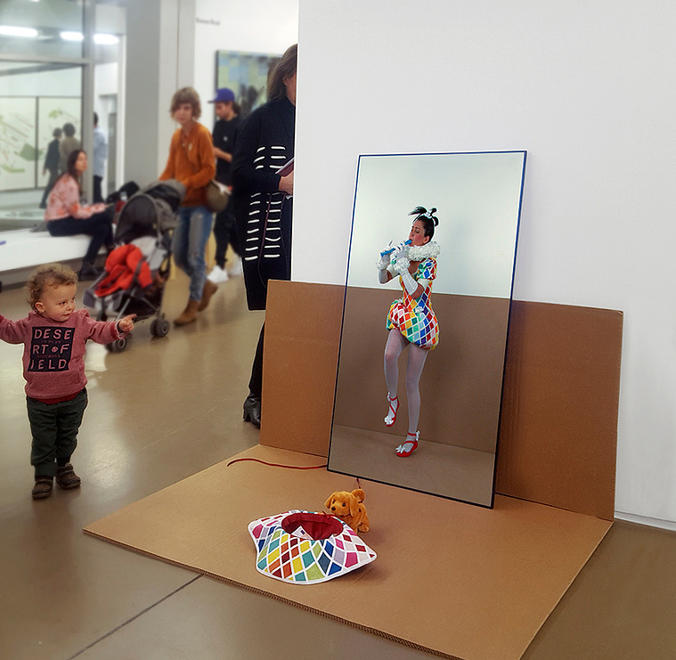 Mary Sue art, société du spectacle, guy debord, artist and art market, entertainment community, video installation, independent art fair view, buffoon, flute, themarysueproject
