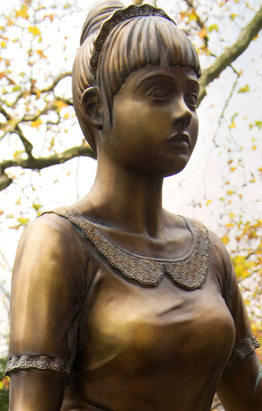 Mary Sue, art, sculpture, detail view, Gloria, bronze, maid, servant, tribute, monument, fountain,  themarysueproject