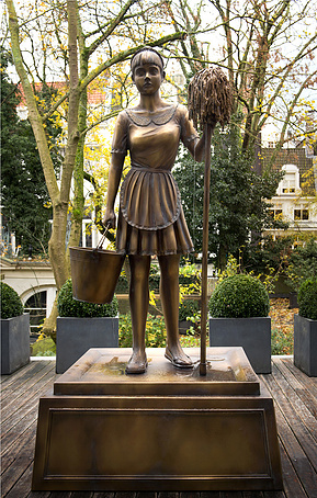 Mary Sue, art, front view sculpture, Gloria, bronze, maid, servant, tribute, monument, fountain,  themarysueproject