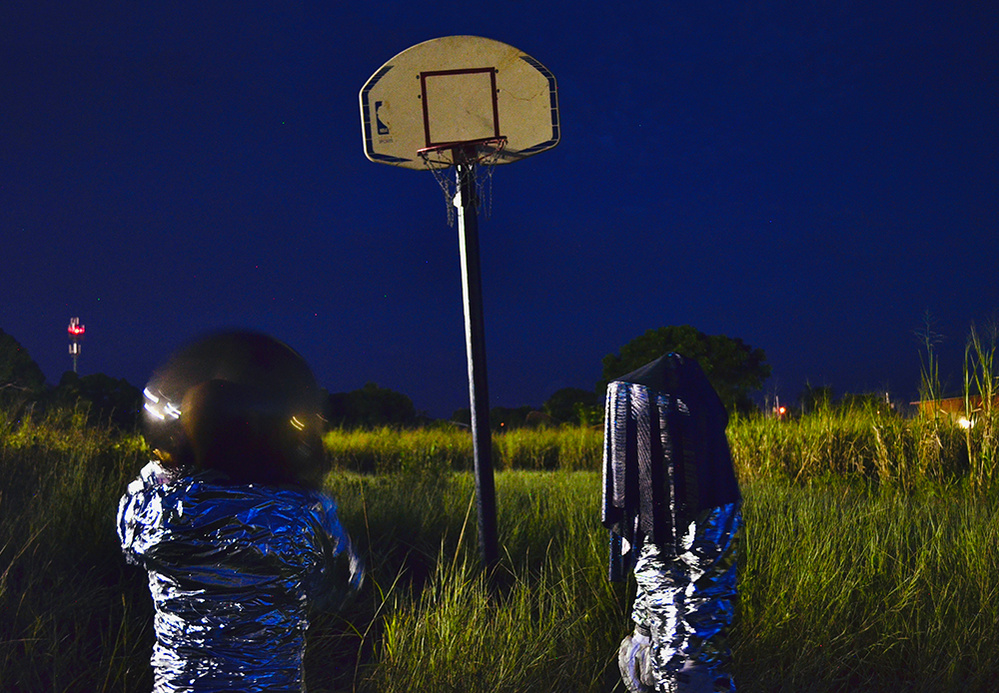 Canchas de Algodon de Azucar by Luis Vasquez La Roche and Raquel Vasquez La Roche in the OYA-9394 suit