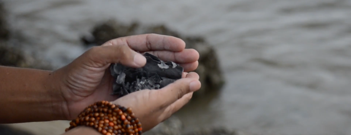 Still frame from the video incertidumbre y fracaso by Joanna Helfer and Luis Vasquez La Roche