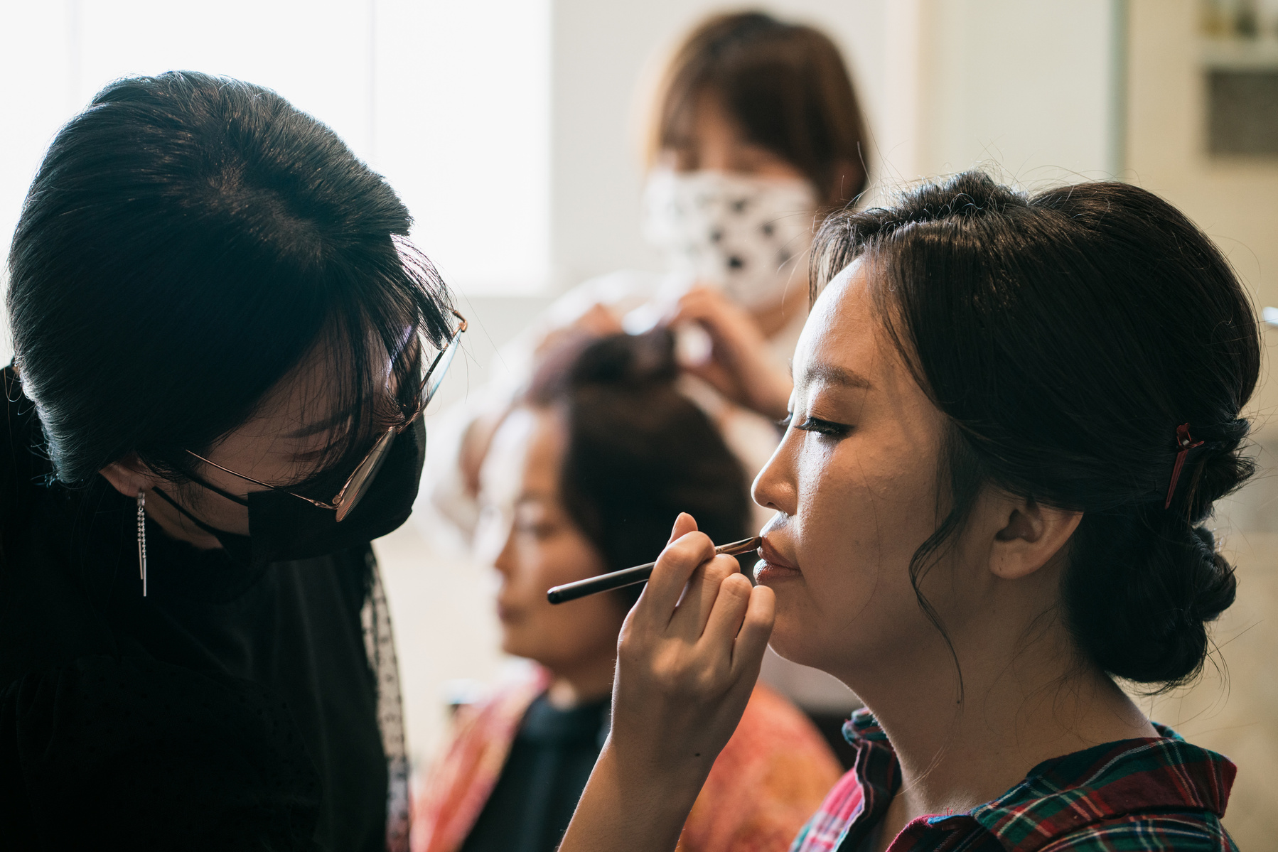 korean bride and her mother get their hair and makeup done including lip liner