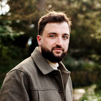 Portrait d'un jeune homme au jardin japonais de Toulouse - Photographe à Toulouse