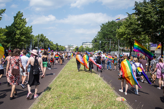 Colorful crowd during Christopher Street Day / Gay Pride Berlin 2021.
Bunte Menschenmenge beim Christopher Street Day / Gay Pride Berlin 2021.