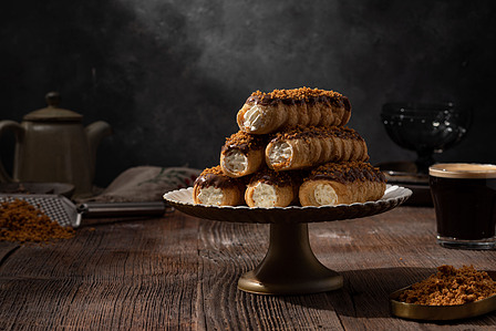 schaumrolle on wooden table