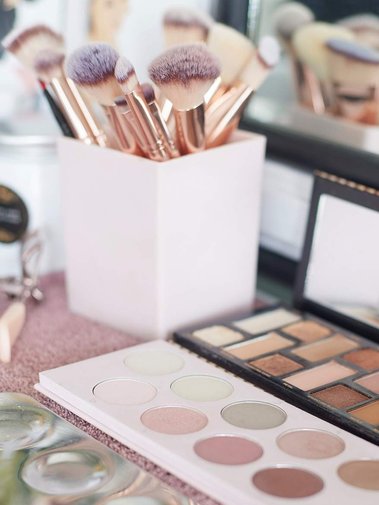 make-up for photoshoot; make up for photography; headshot make up; 