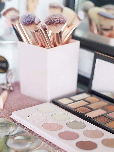 make-up for photoshoot; make up for photography; headshot make up; 