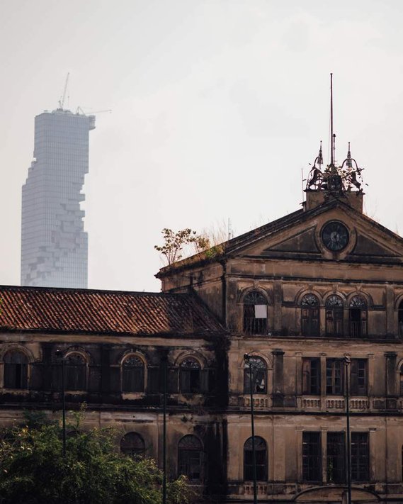 Old and new construction in Bangkok