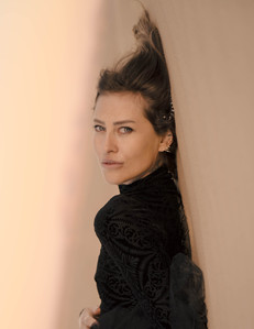 sand dunes fashion lifestyle photograph dressed in black allsaints boots natural beauty desert vintage perfume campaign photography zander fieschko zandervision