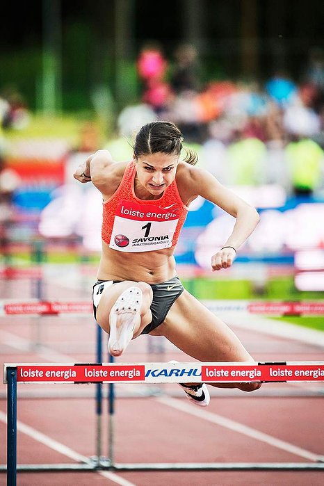 Nooralotta Neziri Savo Gameseissä Lapinlahden Valio-areenalla. .Nooralotta Neziri at Savo Games Valio-areena, Lapinlahti...Savon Sanomat 2015.