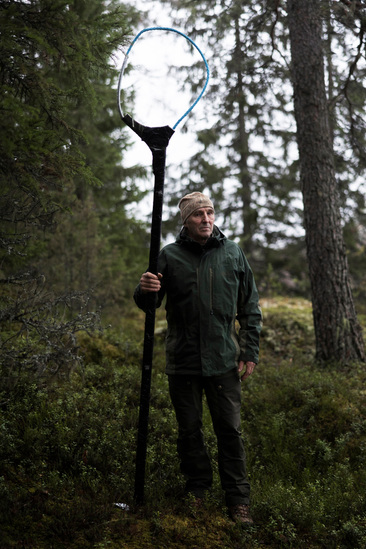 Sunnuntaisuomalainen: Eläkkeelle jäävä susitutkija Seppo Ronkainen. Sepon tekemä vimpain, jolla Seppo on pyydystänyt susia pannoitusta varten.