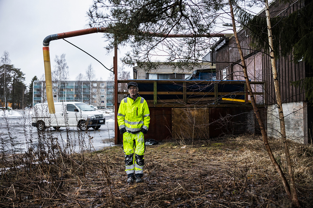 Ex-asunnottomat. Sakari Kaukosaari oli koditon Kuopiossa vuosina 2000-2002. Kodittomana ollessaan Sakari vietti öitään entisen Kevaman lastaussillan ja presuun suojassa.