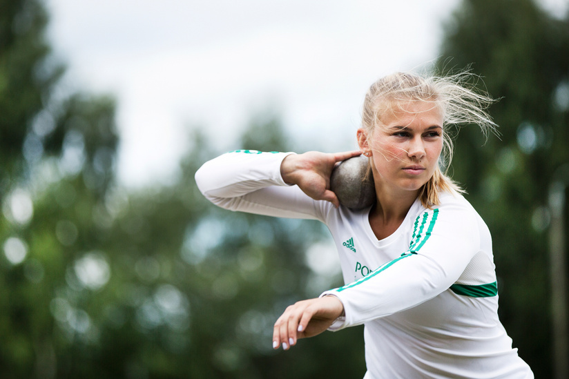 Kuopion Reippaan Eveliina Rouvali valittiin 19-vuotiaiden MM-kisoihin. Rouvali harjoituksissa Ahmon urheilukentällä Siilinjärvellä.