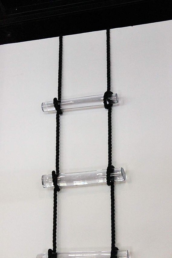 Glaskonst Glasstege Handgjord konst Skulptur
Glassart Glassladder handmade Art Sculpture