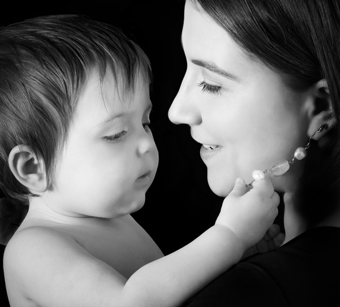 Nancy Fina fotografo ritratto, ritrattista Milano photographer portrait mother and children, family portrait, wall art. Color canvas portrait, STUDIO PHOTOGRAPHY