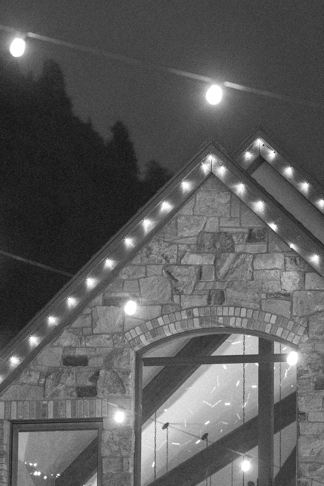 Della Terra Mountain Chateau at night. 