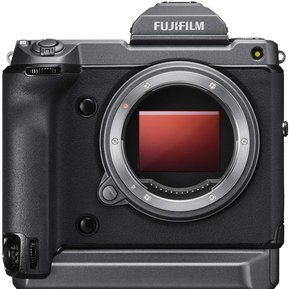 Director and photographer Timothy Hogan uses the FUJI GFX100 medium format camera for ultra-high-resolution commercial photography, delivering stunning detail and dynamic range for luxury product and still life shoots.


