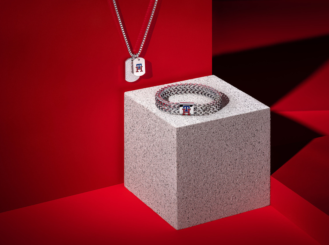 Jewelry photography - Advertising photography, product photography and jewellery photography by commercial jewelry photographer, product photographer and still life photographer Timothy Hogan in Los Angeles 