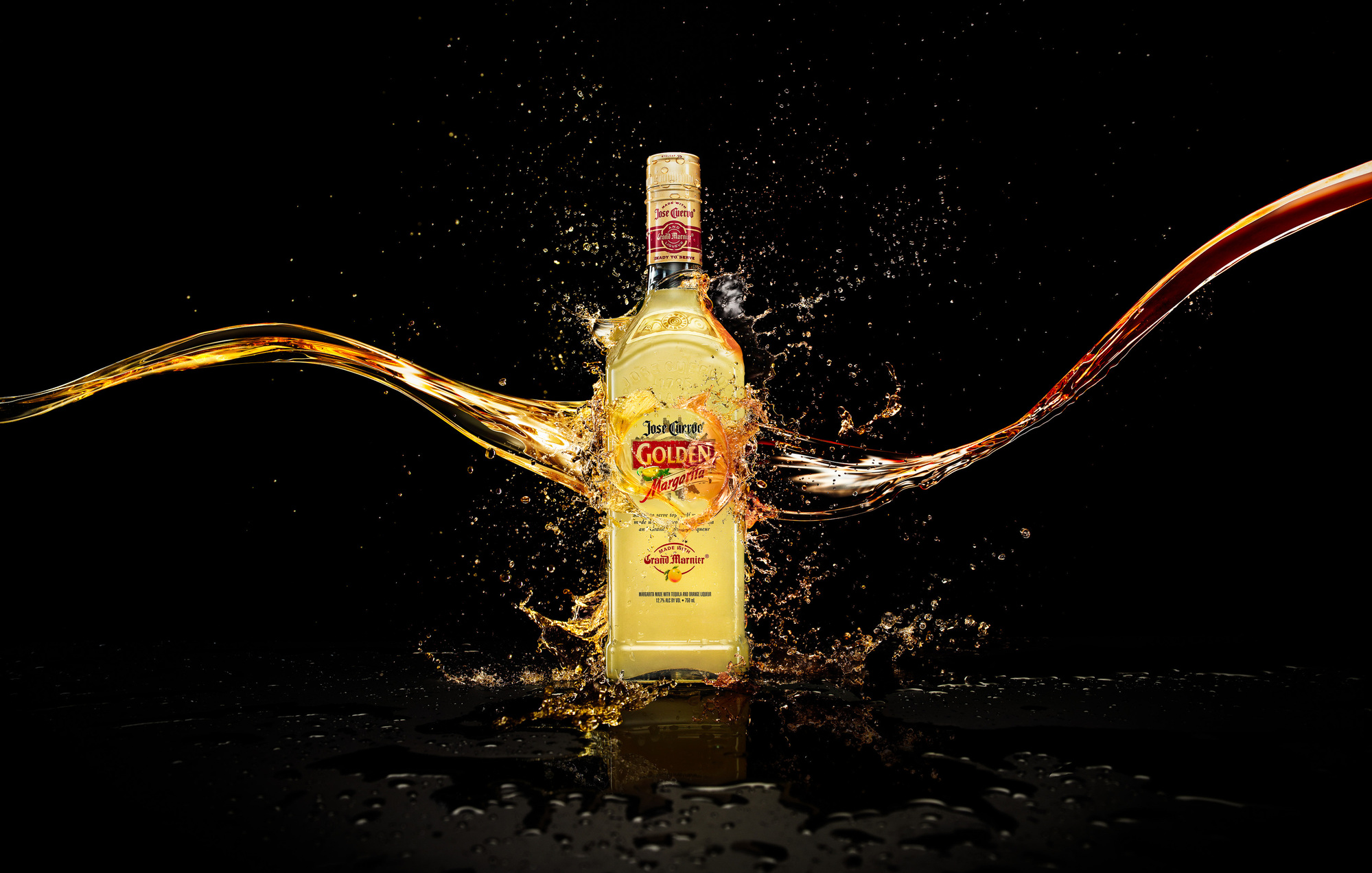 Jose Cuervo Golden Margarita  tequila splash photography by beverage photographer Timothy Hogan. 

Beverages and alcohol product & advertising photography by Timothy Hogan Studio in Los Angeles