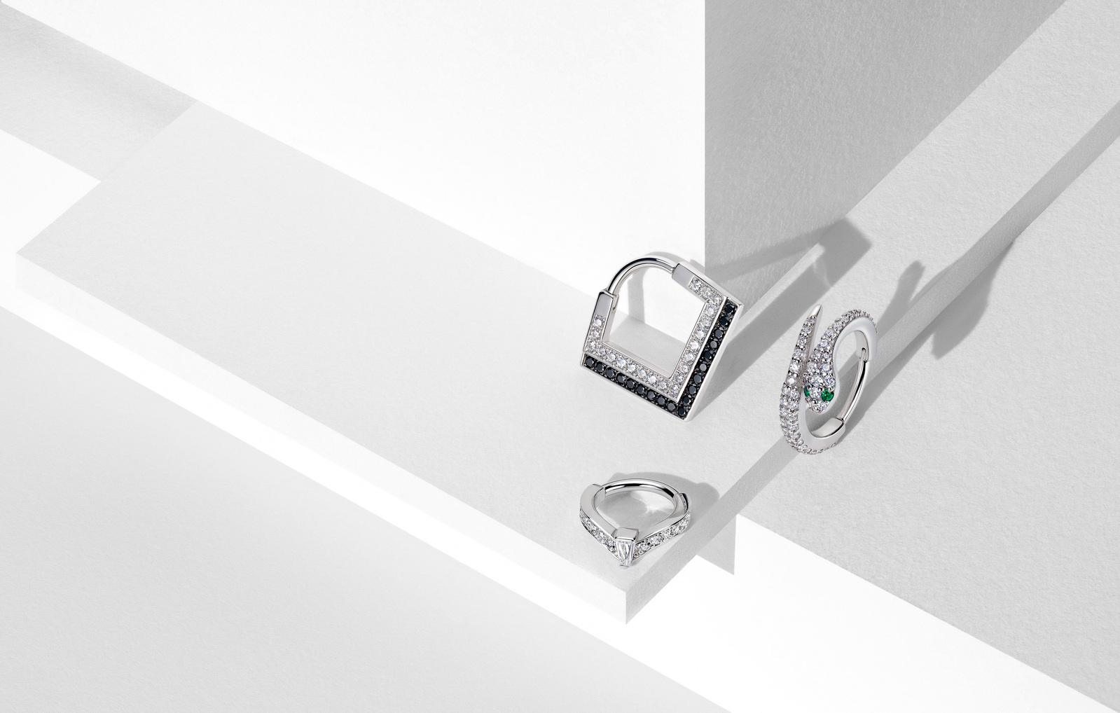 Jewelry photography - Advertising photography, product photography and jewellery photography by commercial jewelry photographer, product photographer and still life photographer Timothy Hogan in Los Angeles 