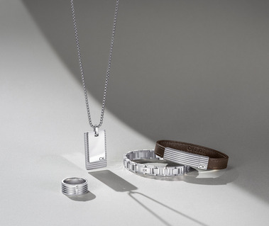 Jewelry photography - Advertising photography, product photography and jewellery photography by commercial jewelry photographer, product photographer and still life photographer Timothy Hogan in Los Angeles 