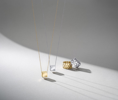 Jewelry photography - Advertising photography, product photography and jewellery photography by commercial jewelry photographer, product photographer and still life photographer Timothy Hogan in Los Angeles 