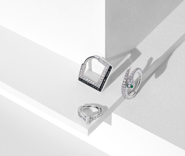Jewelry photography - Advertising photography, product photography and jewellery photography by commercial jewelry photographer, product photographer and still life photographer Timothy Hogan in Los Angeles 