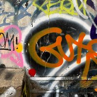 Some graffiti on the Regents Canal. Just loved this colour combo. 