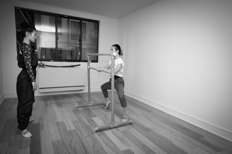 Ninja Shoko teaching private in-person ballet class from her apartment. She has build her own stability bar.