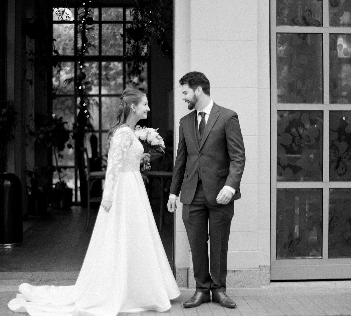 first look in Sundance Square Fort Worth, Fort Worth Tarrant County Courthouse Wedding