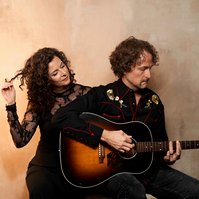 Musicians Hilary Tipps and Steve Obermiller portrait photography by Amber Shumake studio photographer
