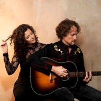 Musicians Hilary Tipps and Steve Obermiller portrait photography by Amber Shumake studio photographer