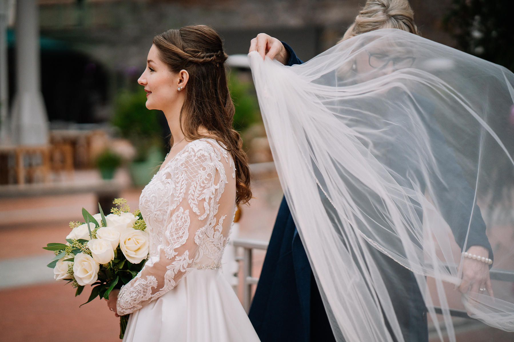 first look in Sundance Square Fort Worth, Fort Worth Tarrant County Courthouse Wedding