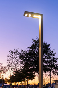 luminaire éclairage public fonctionnel objet design espace public gare mât parking sécurité uniformité lumière LED