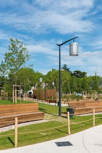 luminaire éclairage public fonctionnel objet design décoration espace public mât sécurité uniformité lumière jeux pour enfants promenade parc urbain jour LED