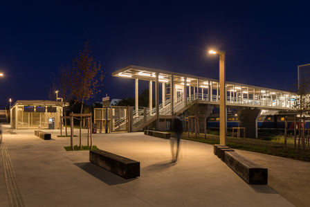 éclairage d'ambiance et fonctionnel gare sncf Saint-Nazaire 44600 - température de couleur 3000K chaud 4000K neutre -matériel Comatelec Schréder - technologie LED nuit nocturne