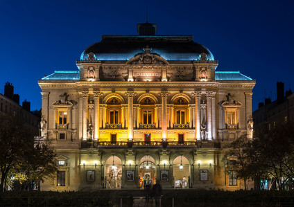 éclairage architectural - theatre Lyon Célestins - crépuscule - blanc chaud - blanc neutre - toiture
