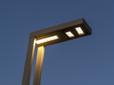 luminaire éclairage public fonctionnel objet design espace public gare mât parking sécurité uniformité lumière