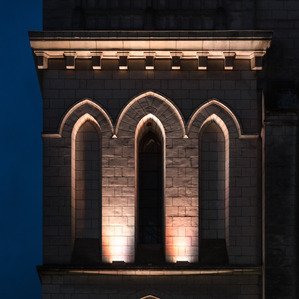 éclairage architectural église Saint Joseph Angers ouvertures voussures vitraux clochers pilier colonnes lumière blanche chaud - relief mise en valeur architecture