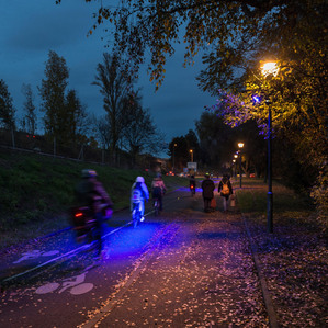 espace public - éclairage fonctionnel et ambiance coloré - lumière bleu - mise en lumière passage Jean Robic à Strasbourg - modes doux - déplacement piéton et vélo nuit nocturne