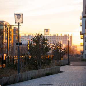 luminaire éclairage public fonctionnel objet design décoration espace public mât sécurité uniformité lumière promenade parc urbain esplanade jour LED