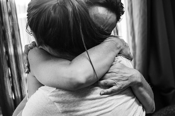Portrait de Sophie Guérin Byzéry avec sa fille suivie photographiquement alors qu'elle vient d'apprendre son cancer du sein, Nantes