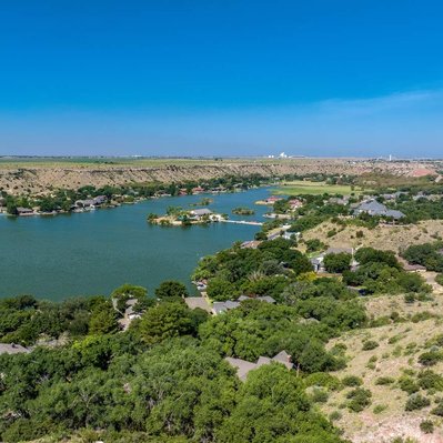 Cliff View of Lake Ransom Canyon Looking back towards Buffalo Springs Lake