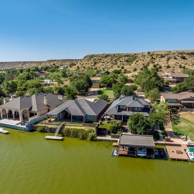 Row of Waterfront Houses at Lake Ransom Canyon