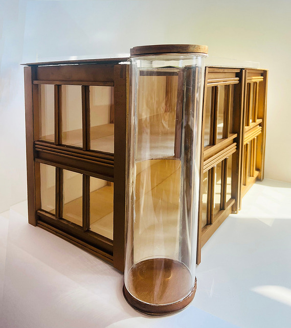 Loredana created this opulent bronze fashion store for Belgravia, combining elegance and sophistication in both material and design.